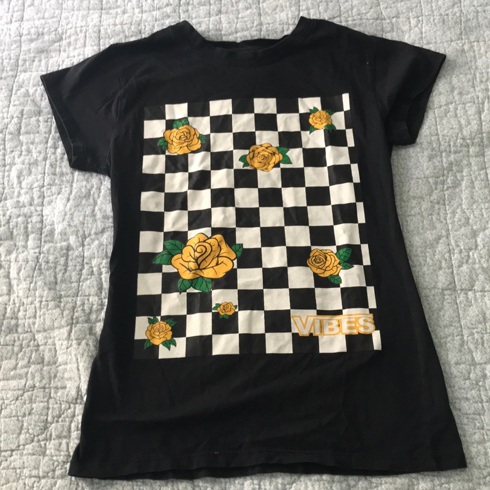 Black check board and yellow roses t shirt